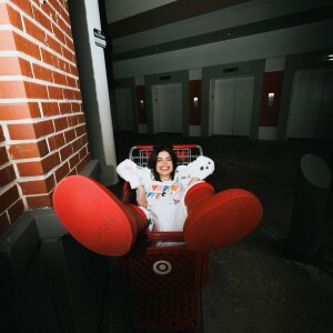 Gkay se mostrou feliz por ter conseguido comprar as botas