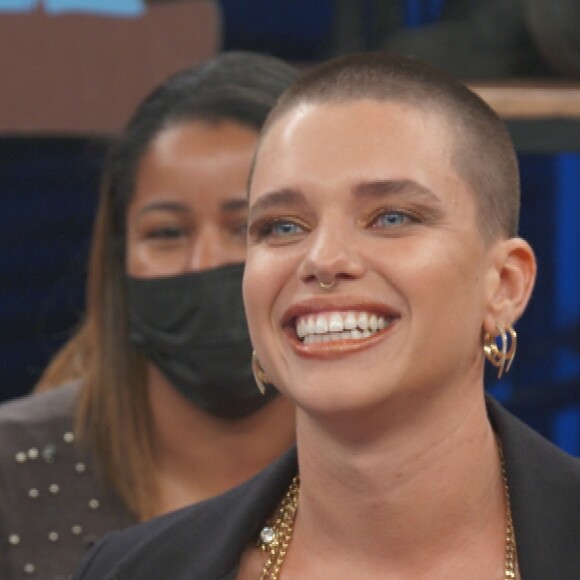 Bruna Linzmeyer também foi defendida por fãs