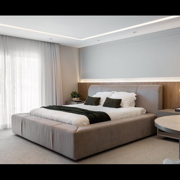 O quarto de Juliette tem varanda e closet anexos