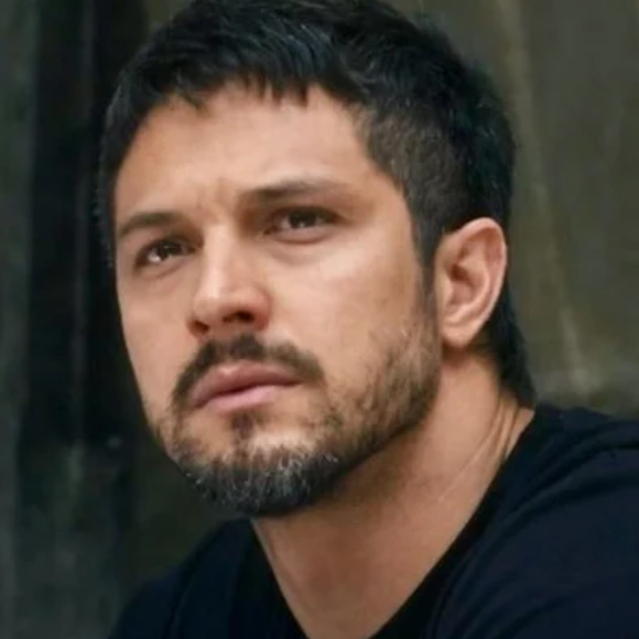 Romulo Estrela: antes de se consagrar como um dos maiores atores de sua geração, ele enfrentou um grave problema de saúde