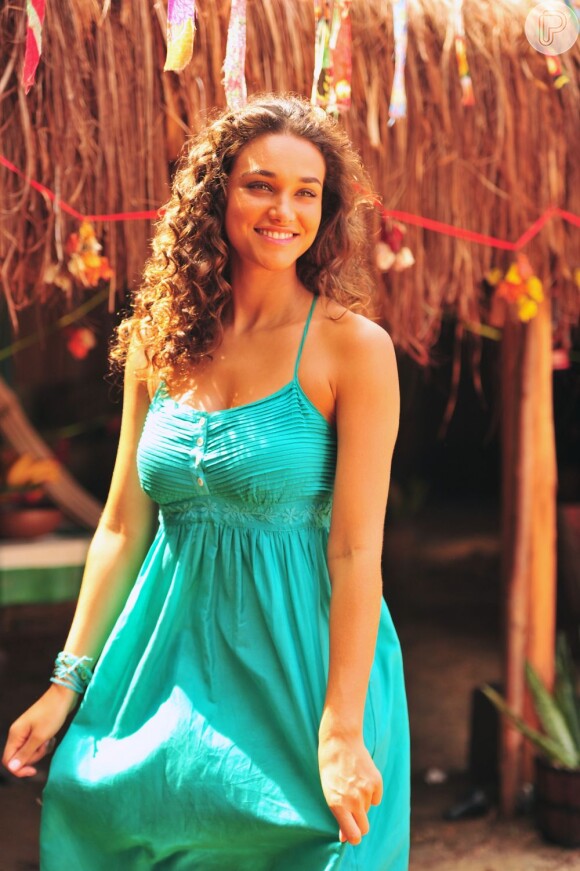 Débora Nascimento contou que quer casar de branco como manda o figurino, em entrevista publicada em 31 de março de 2013