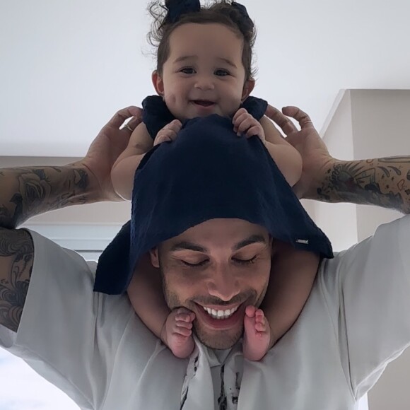 Gui Araújo encanta a web ao surgir em momento fofíssimo com Cecília, filha de Karoline Lima