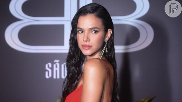 Bruna Marquezine elege look poderoso para primeiro dia de Lollapalooza