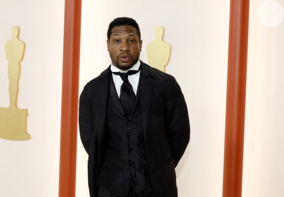 Ainda segundo o TMZ, Jonathan Majors já foi solto