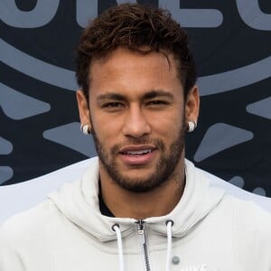 Neymar se recupera de cirurgia no tornozelo feita em março de 2023 após romper os ligamentos durante jogo do Campeonato Francês