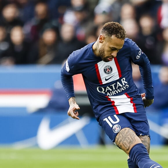 Neymar ganha quase 280 milhões de reais por ano no PSG