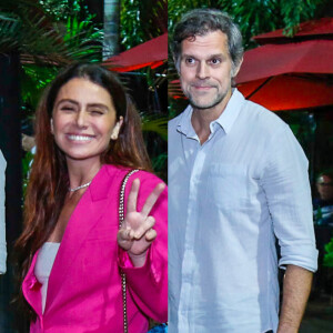 Giovanna Antonelli e o marido, Leonardo Nogueira, marcaram presença na festa de 40 anos de Vanessa Giácomo