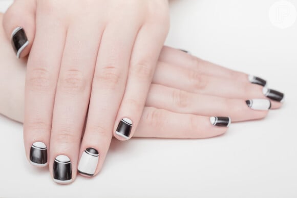 Preto e branco nas unhas decoradas: você usaria essa versão marcante e criativa?