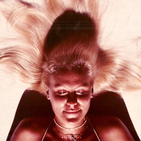 Ana Maria Braga mostrou fotos de várias fases de sua vida