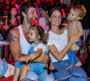 Chay Suede e Laura Neiva foram fotografados com os filhos em dia de circo