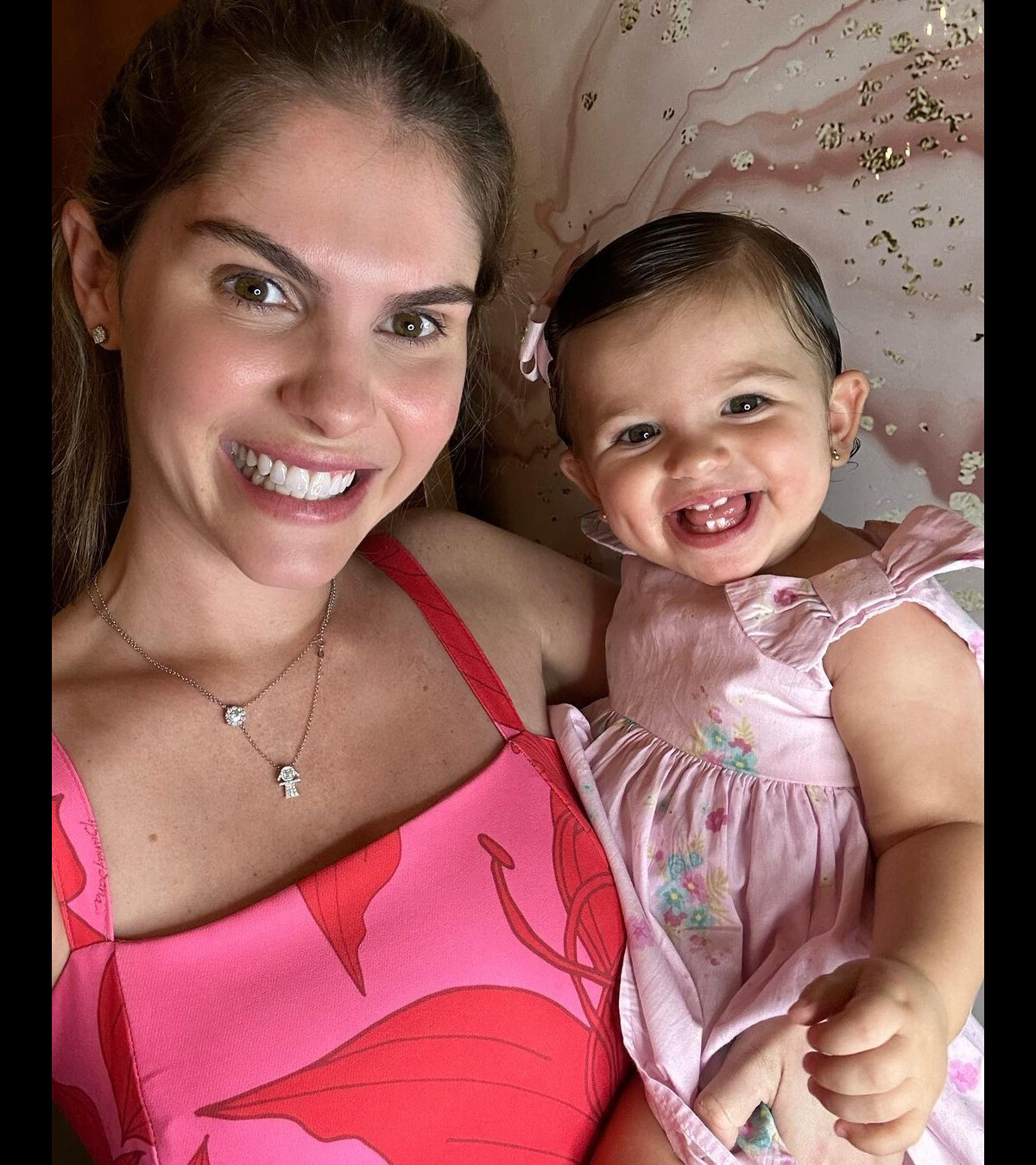 Foto Filha De Bárbara Evans Completou Um Ano Nesta Segunda Feira 3 De Abril De 2023 Purepeople