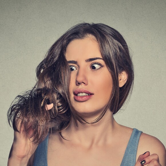 A ansiedade pode gerar a vontade de arrancar cabelo de forma consciente ou não em pessoas que tricotilomania


