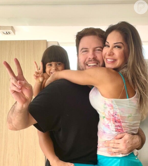 Maíra Cardi fez uma publicação ao lado de Thiago Nigro e Sophia