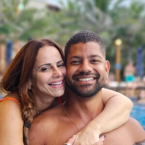 Viviane Araujo e Guilherme Militão curtiram dias de folga em um resort de luxo