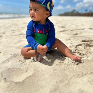 Que seja o primeiro dia de muitos do pequeno Joaquim na praia!