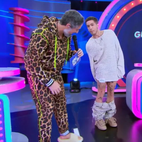 João Guilherme mostrou tatuagem em lugar inusitado ao participar do 'Caldeirão'