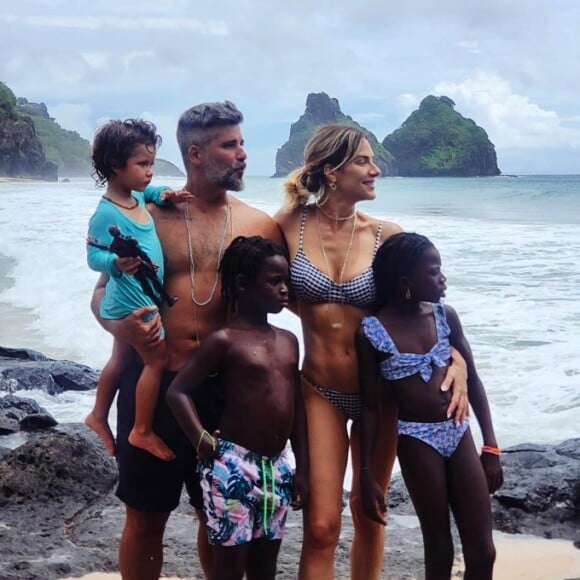 Giovanna Ewbank e Bruno Gagliasso são pais de Títi, Bless e Zyan