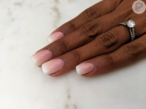 Milk bath nails com degradê: que tal essa versão criativa e cheia de estilo?