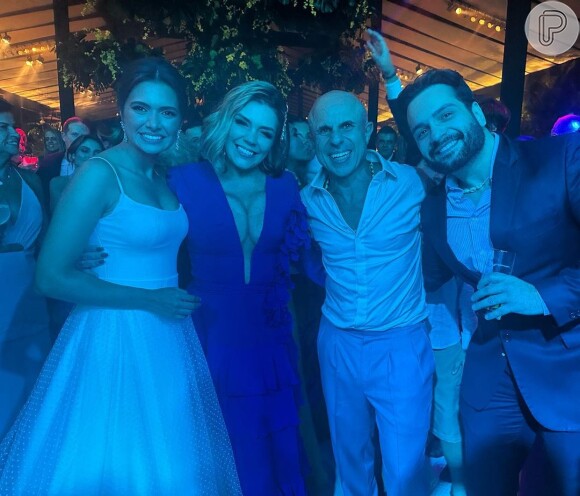 A cantora Simony e o noivo, Felipe Rodriguez, posam com Dr. Fernando Maluf e a noiva do médico, Dra. Ligia Casão Arteaga