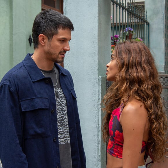 Brisa (Lucy Alves) e Oto (Romulo Estrela) vão terminar juntos a novela 'Travessia' após umas idas e vindas