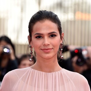 Bruna Marquezine adquiriu um apartamento na Zona Sul do Rio de Janeiro. As informações são Condomínio da Fifi e foram reproduzidas por Leo Dias, do Metrópoles