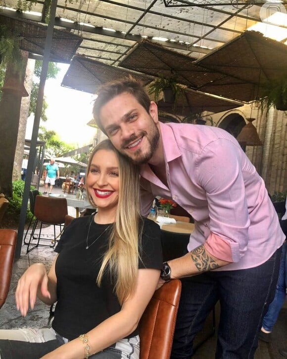 Carla Diaz e Felipe Becari assumiram o namoro em 2021 e ficaram noivos em 2022