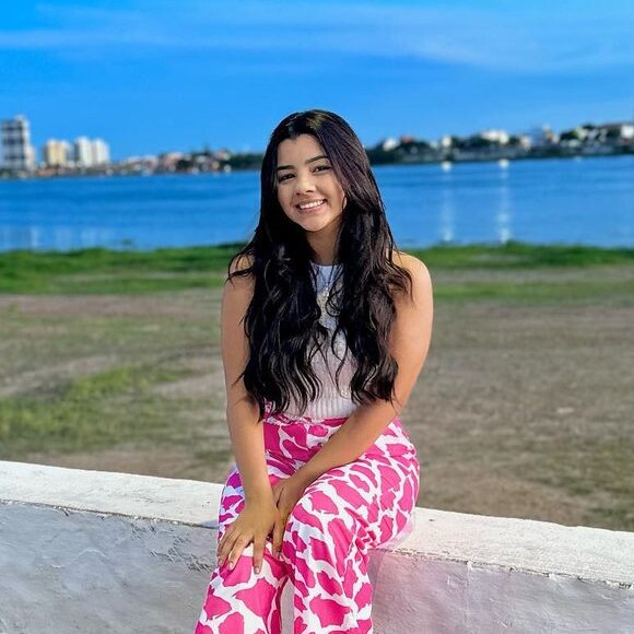 Namorada de João Gomes, Ary Mirelle é influencer e teria se assustado com a repercussão do namoro com o cantor