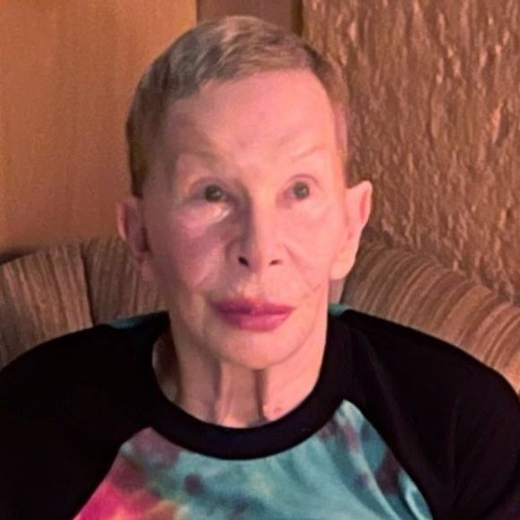 Em seus momentos finais, Rita Lee parecia um passarinho, com a respiração muito fraca