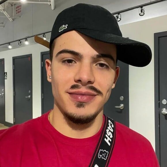 Thomaz Costa: 'Fui vítima de um relacionamento abusivo e vou provar para vocês que homem sofre relacionamento abusivo também'