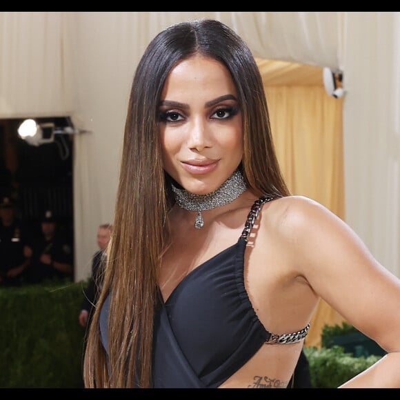 Anitta concedeu uma entrevista ao podcast do blogueiro americano Caleb Pressley