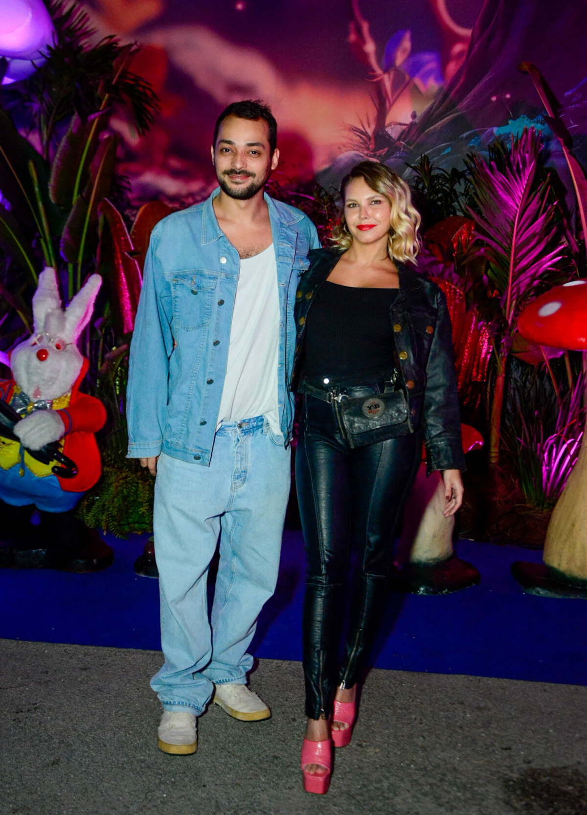 Foto: O casal Eduardo Sterblitch e Louise D'Tuani na festa de Foto: O casal Eduardo Sterblitch e Louise D'Tuani na festa de