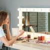 5 dicas para te ajudar a organizar as maquiagens, perfumes e outros cosméticos na sua penteadeira
