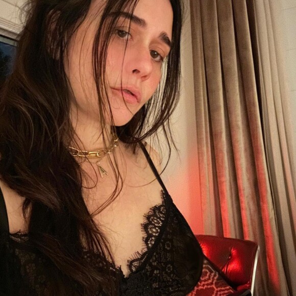 Alessandra Negrini adora publicar selfies em seu perfil no Instagram.