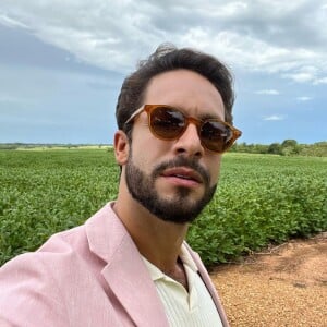 Rainer Cadete publicou uma foto onde aparece completamente nu