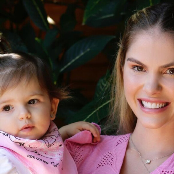 Bárbara Evans foi acusada de deixar a filha, Ayla, chamar a babá de mãe