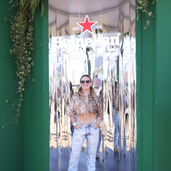 Mari Bridi exibiu a barriga chapada