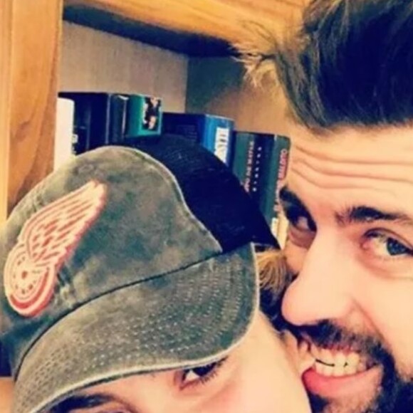 Piqué e Shakira se conheceram e assumiram romance em 2012, logo ficaram dez anos juntos.