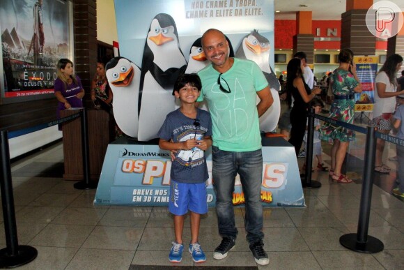 Claudio Galvan leva o filho, Arthur, à pré-estreia de 'Pinguins de Madagascar'