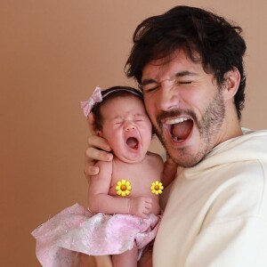 Eliezer relatou cólicas seguidas da filha, Lua, fato que está preocupando a ele e a Viih Tube