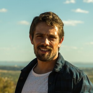 Rafael Cardoso já teve um namoro relâmpago durante o tempo em que está separado