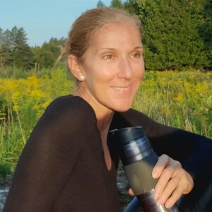 Céline Dion nasceu em Charlemagne que fica no Canadá.