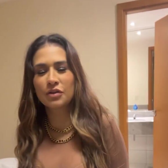 Simone Mendes: 'Criticou tanto as roupas da Simaria e está se vestindo igual', disse um seguidor