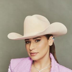 Simone Mendes adotou estética country em carreira solo