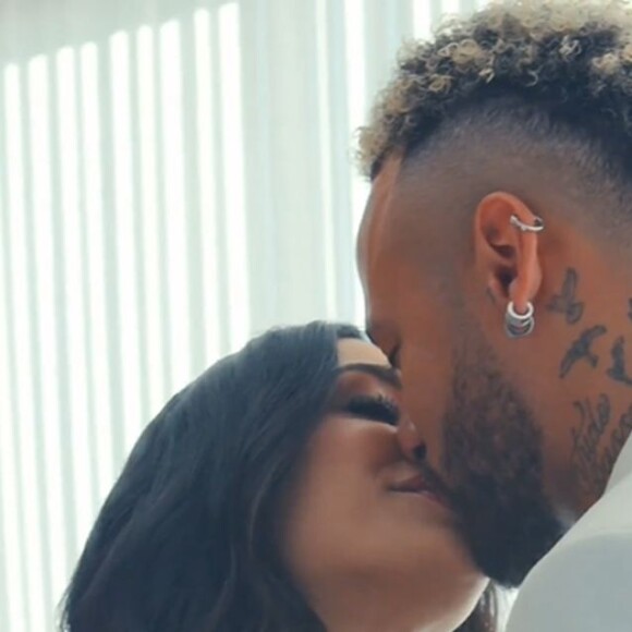 Neymar faz declaração para a namorada Bruna Biancardi em meio a crise.