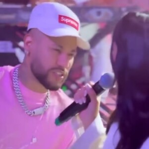 Neymar pediu para Bruna Biancardi cantar 'com vontade' música romântica.