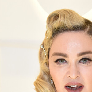 Madonna: familiar afirma ao Daily Mail que o problema de saúde serviu de alerta de que ela precisava se cuidar. 'Isso realmente a acordou pra caralho'