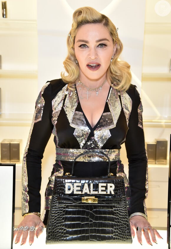 Madonna: familiar afirma ao Daily Mail que o problema de saúde serviu de alerta de que ela precisava se cuidar. 'Isso realmente a acordou pra caralho'