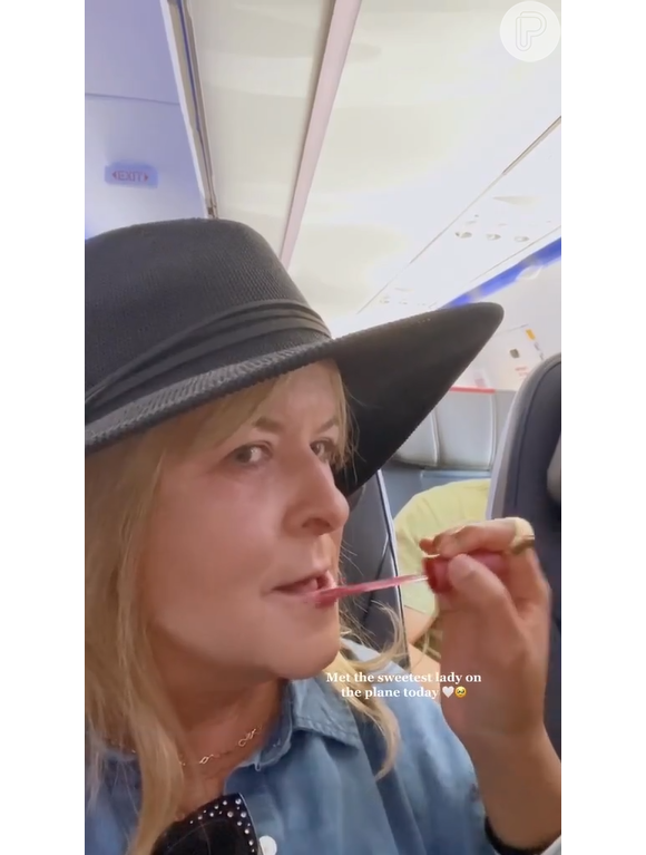 Filhas de mulher maquiada no avião em viral comentam a vídeo