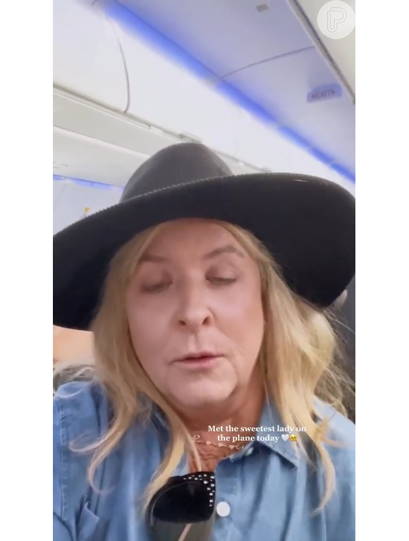 Reação de mulher com câncer maquiada em avião encanta internautas