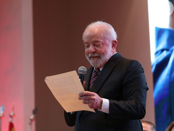 Lula completou: 'Não existe, na história da humanidade, e muito menos existia, alguma nação que tivesse se desenvolvido sem antes investir na educação'
